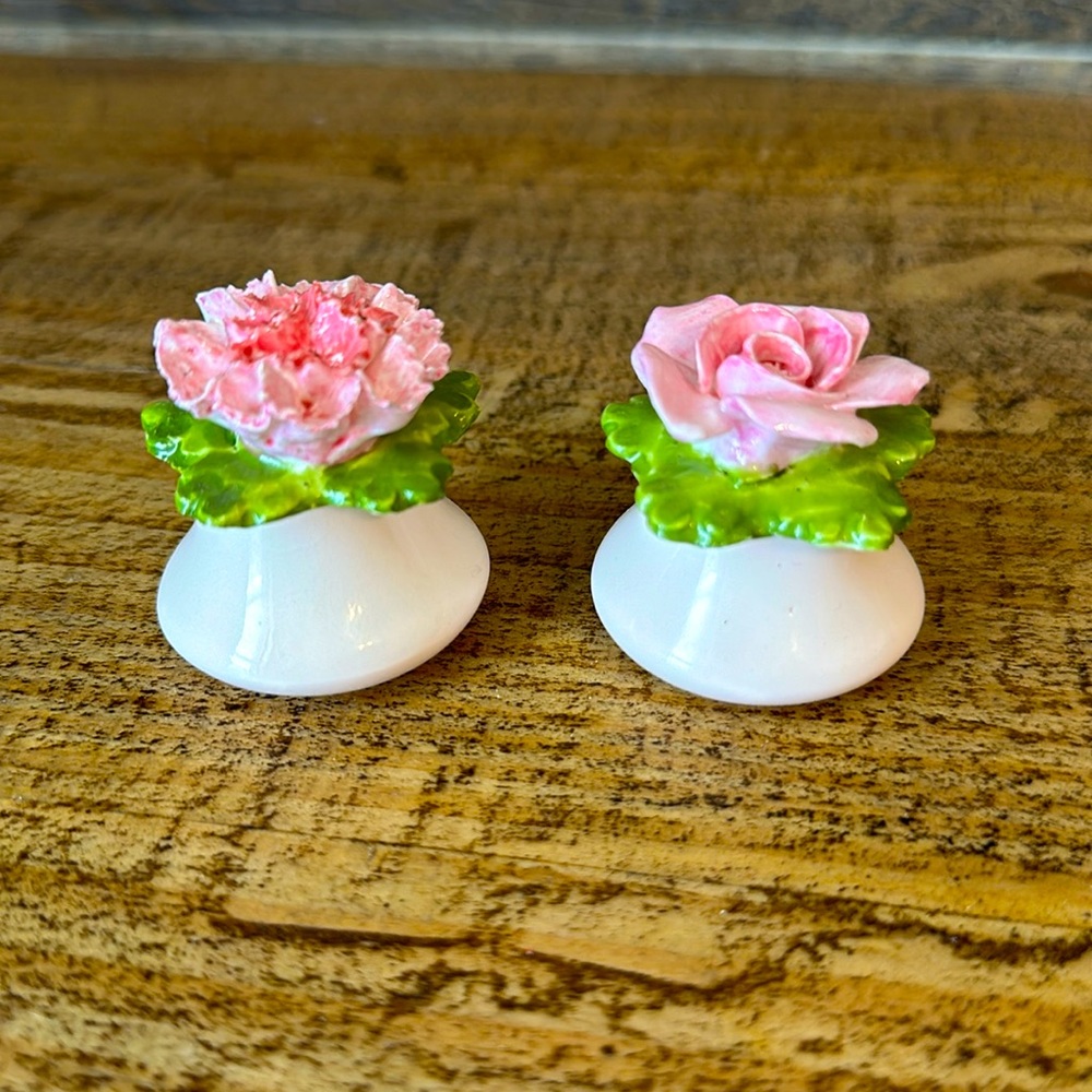 Vintage Aynsley salt and pepper shaker